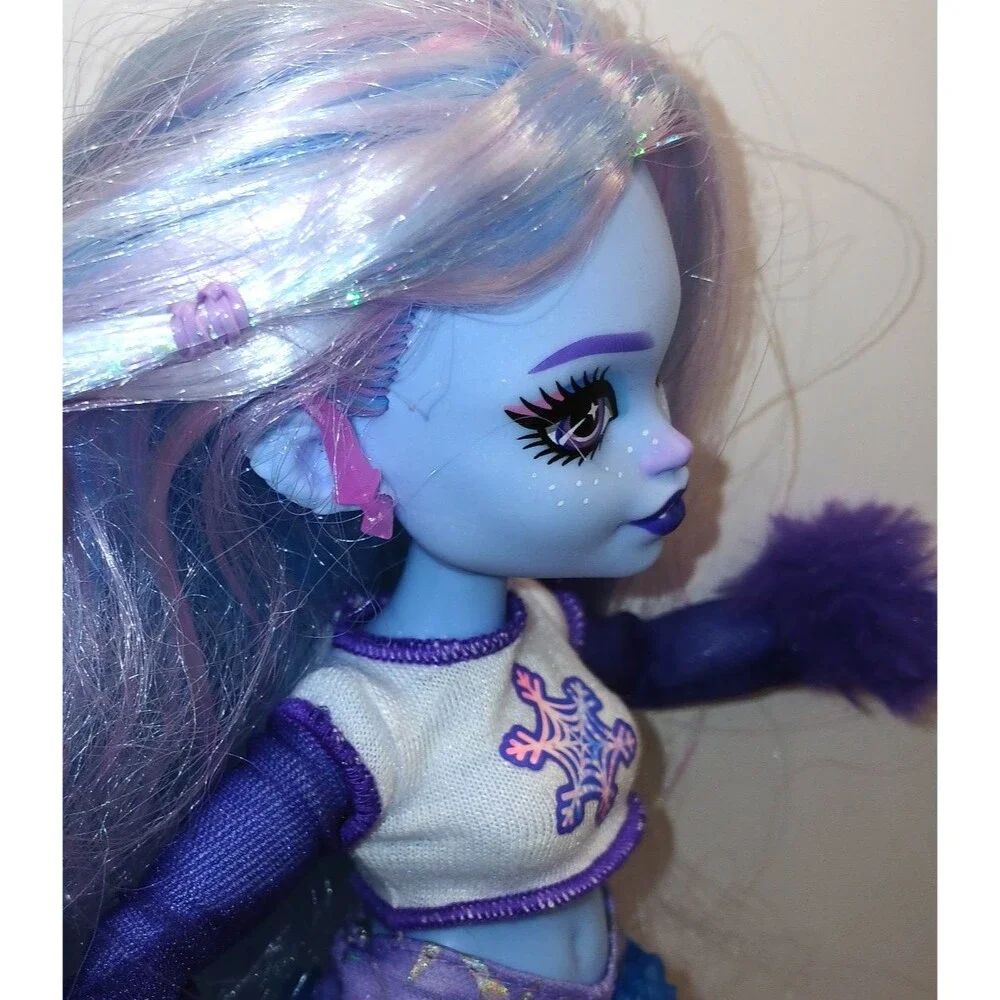 Monster High G3 Abbey Bominable Yeti Fashion Doll Dressed Missing Right Hand
